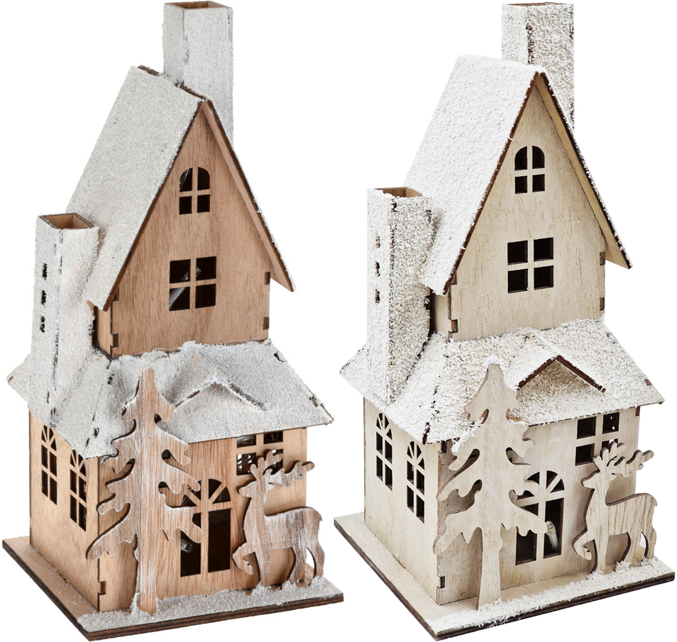 Beleuchtetes Haus mit Schnee