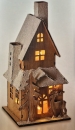 Beleuchtetes Haus mit Schnee - Weihnachtsdeko Weihnachtsszene Holz 28 cm (helles Holz)